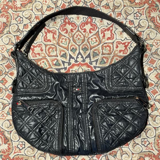 타미힐피거 투 포켓 퀼팅 호보백