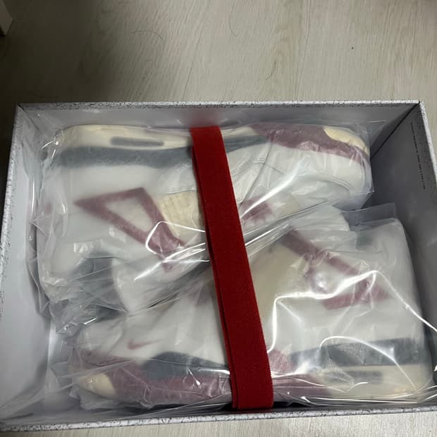 [270] 조던4 x 나이젤 실베스터 레트로 OG 브릭 애프터 브릭