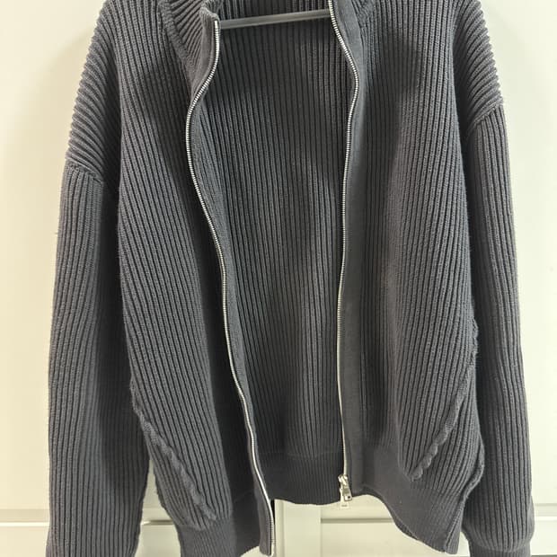 인사일런스 오버핏 니트 집업 CHARCOAL