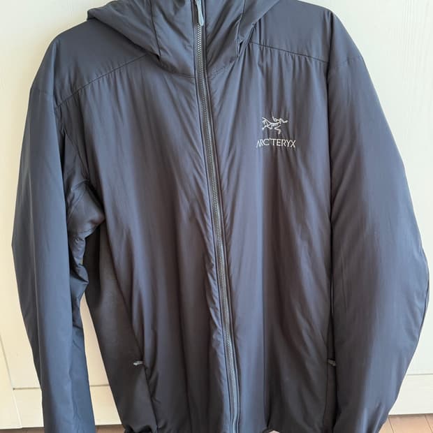 아크테릭스 아톰 LT 후디 블랙