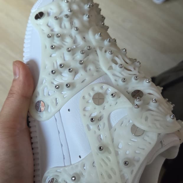 에어포스 스왈로브스키