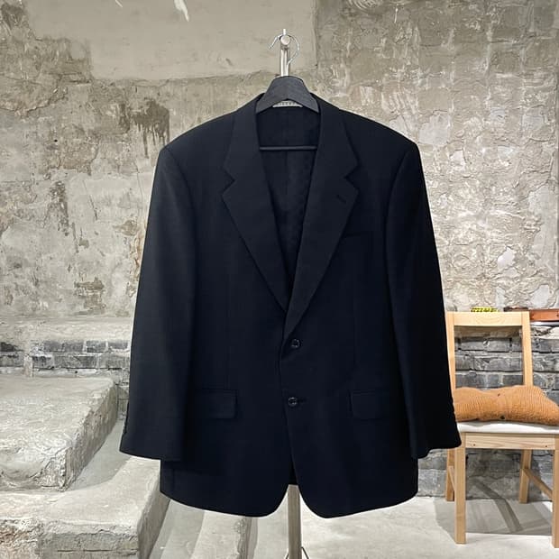 지방시 차콜 피블 스트라이프 2B 씬 블레이저