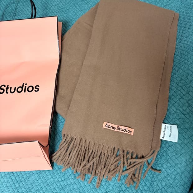 아크네스튜디오 머플러 카라멜 브라운