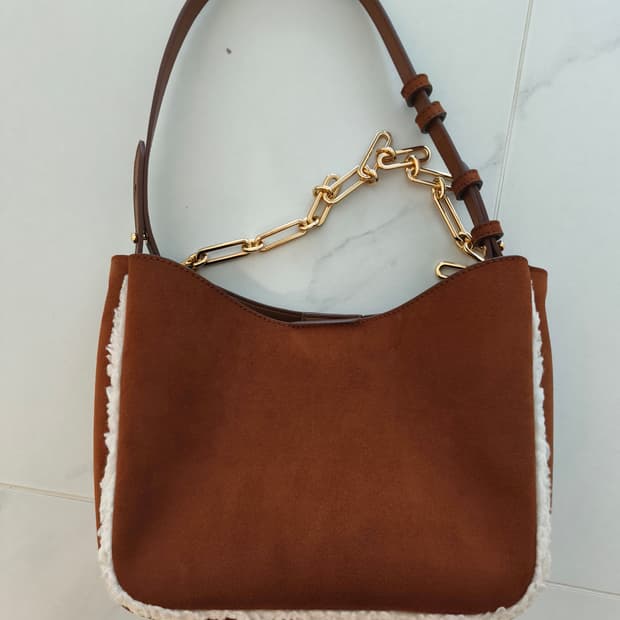 찰스앤키스 겨울 스웨이드 가방