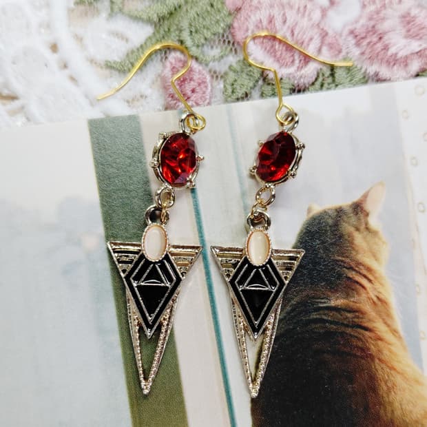 새제품. 핸드메이드) 아르데코st 삼각 큐빅 드롭 귀걸이