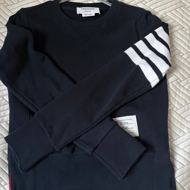 톰브라운 맨투맨 