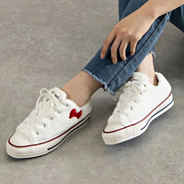 컨버스 올스타 헬로 키티 OX 퍼 화이트