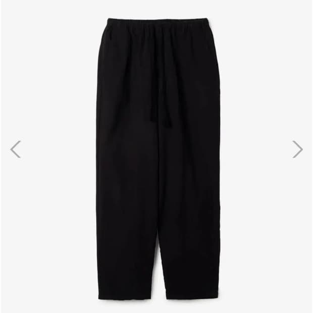 코모리 코튼 덕 테이퍼드 팬츠