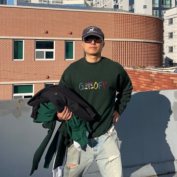 90’s Disney Goofy logo embroidery sweats