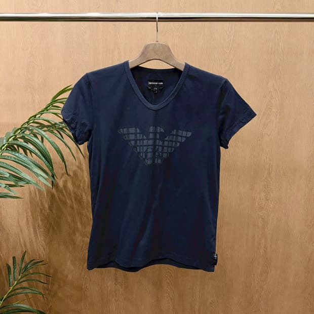 엠포리오 아르마니 라운드넥 반팔 티셔츠 로고 프린팅 디테일 슬림핏 네이비