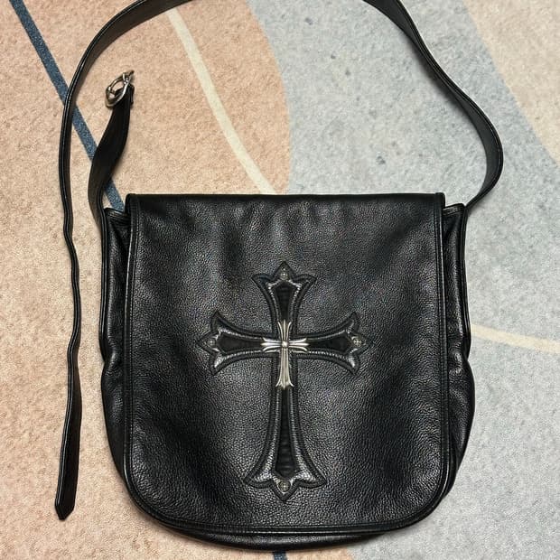 [os] 크롬하츠(Chrome Hearts) 빅크로스 레더 메일백