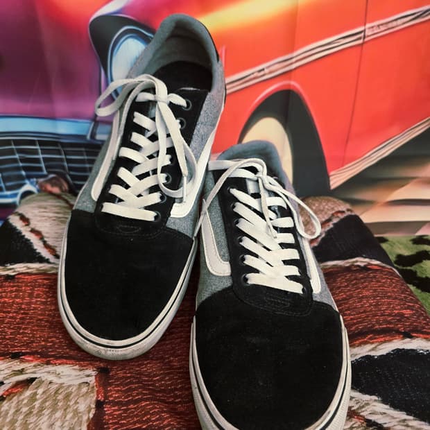 반스 (Vans)
올드 스쿨 (Old Skool)
스웨이드 스니커즈