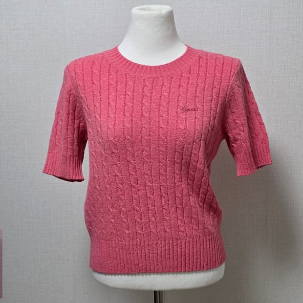 xs) GUESS 게스 꽈배기 케이블 반팔니트
