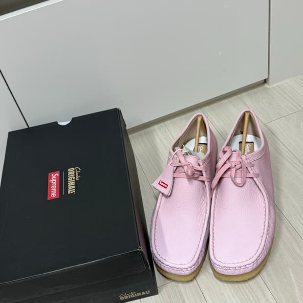 클락스 x 슈프림 리플렉티브 왈라비 핑크 UK12