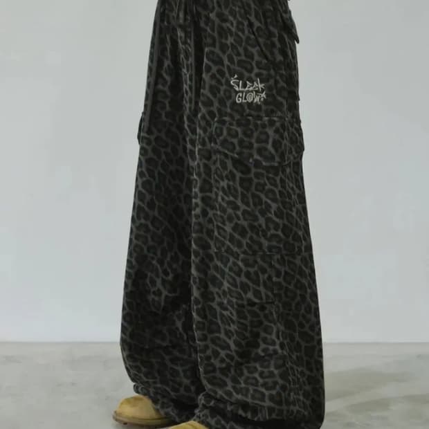 슬릭글로우 로고 와이드 다트 카고 팬츠[레오파드] M