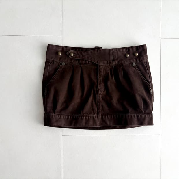 low rise mini skirt