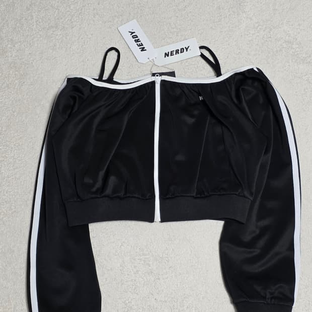 널디 블랙 라인 크롭 트랙탑 y2k 오프숄더 트레이닝복 무대의상