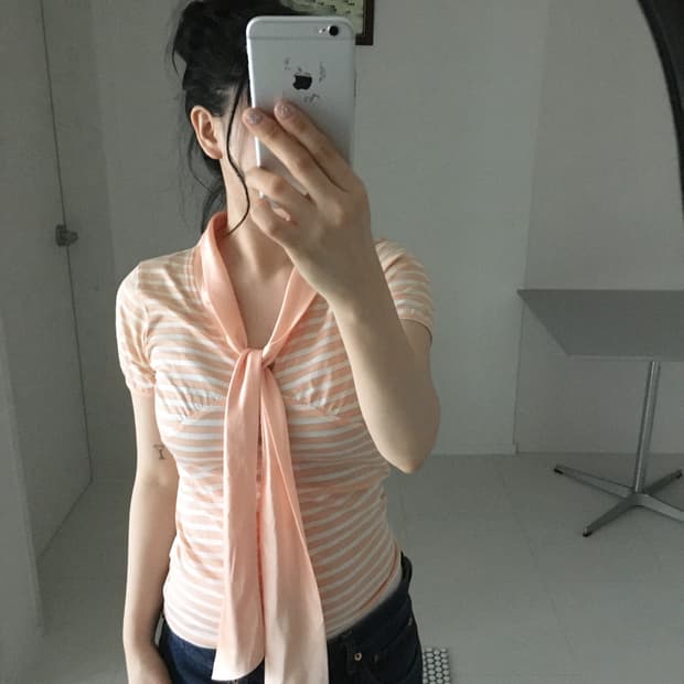 stripe neck tie tee