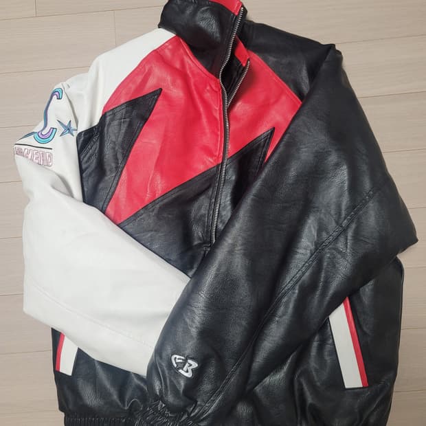 유쓰배쓰 스타 오버핏 비건레더 블루종 블랙