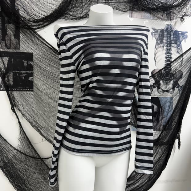 Punk mood off shoulder longsleeve