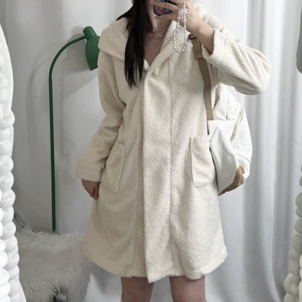 아이보리 뽀글이 후드 롱 코트