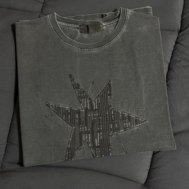 2) 노운 패치드 스타 티셔츠 차콜