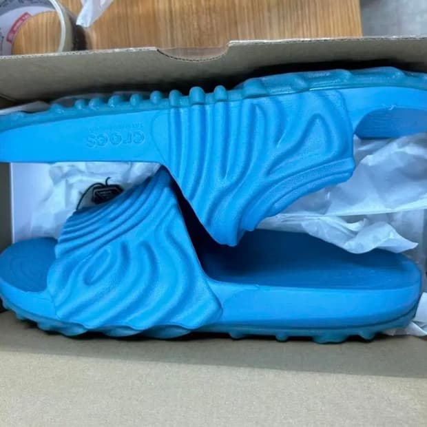 살레헤 벰버리 x 크록스 tashmoo 290