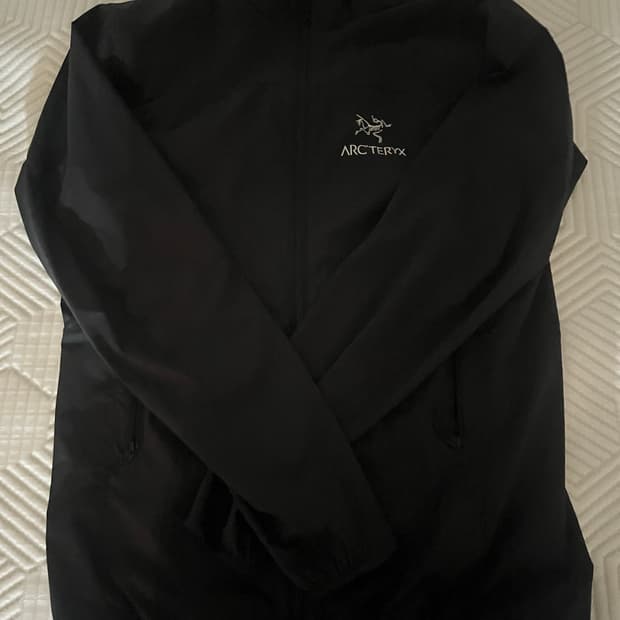 아크테릭스 스쿼미시 바람막이 블랙