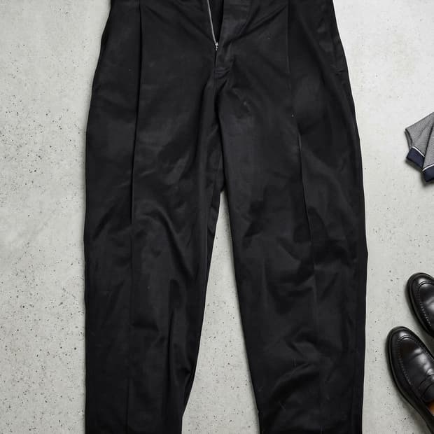 로코베이직 PO14 블랙 테이퍼드 팬츠 입니다.