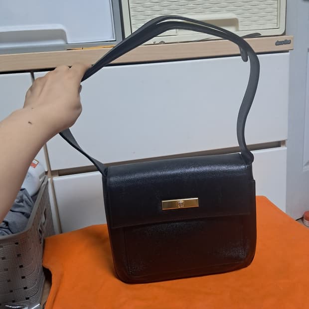 빈티지 정품 베르사체 메두사 블랙 레더 가방 숄더백