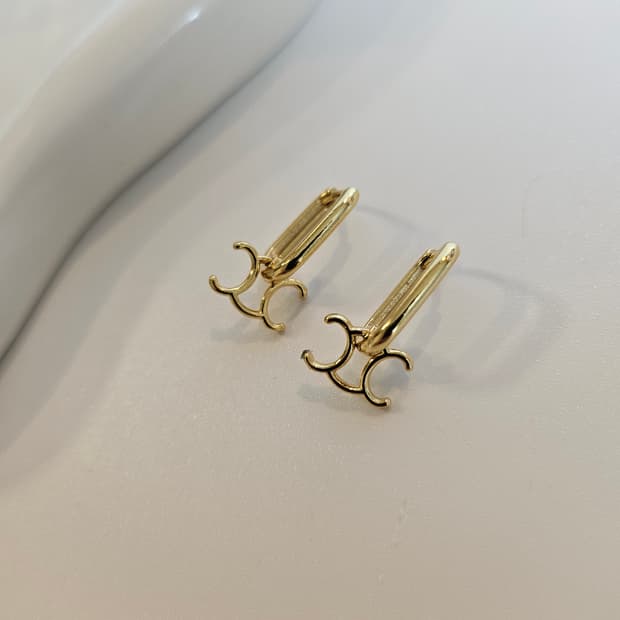 셀린느 트리오페  사각 원터치 귀걸이 금장