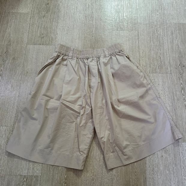 버뮤다 원턱 하프 팬츠_Mocha beige