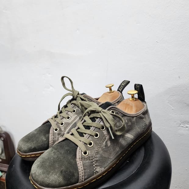 닥터마틴 스웨이드 스니커즈