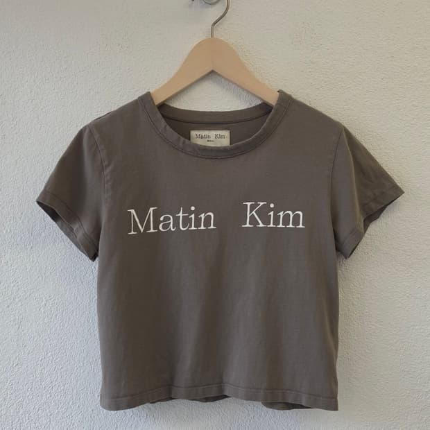 마펭킴 Matin Kim 브라운 로고 크롭 반팔 티셔츠 M