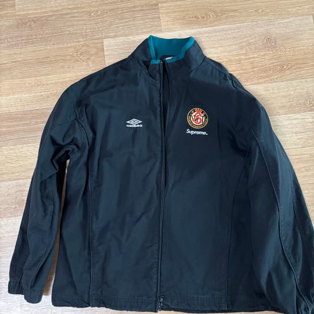 슈프림 엄브로 트랙자켓 M사이즈 판매합니다
