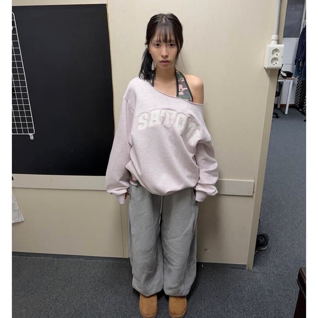 satomi radio 원숄더 맨투맨