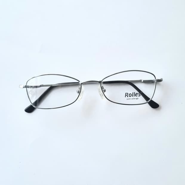 데드스탁 지적인 무드와 트렌디함이 돋보이는 안경테