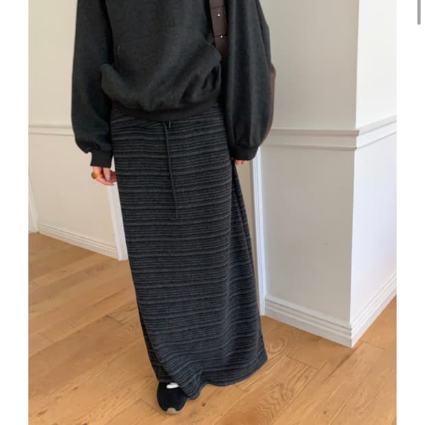 유이니 기모 차콜 스트라이프 롱스커트