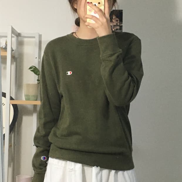 챔피온 카키 맨투맨