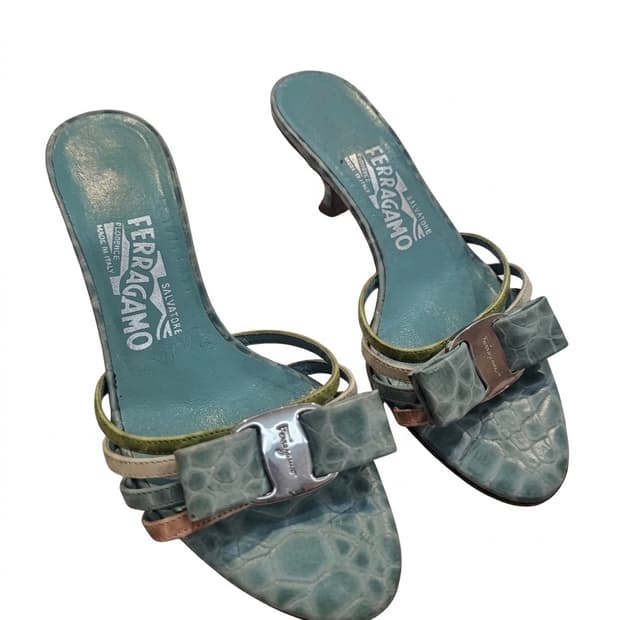 Ferragamo 페라가모 민트 바라 리본 뮬 230