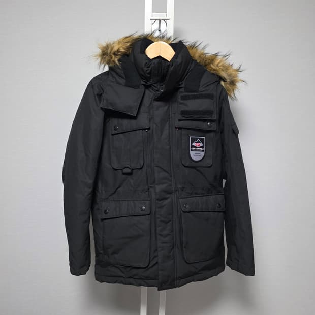 센터폴 블랙 패딩 점퍼