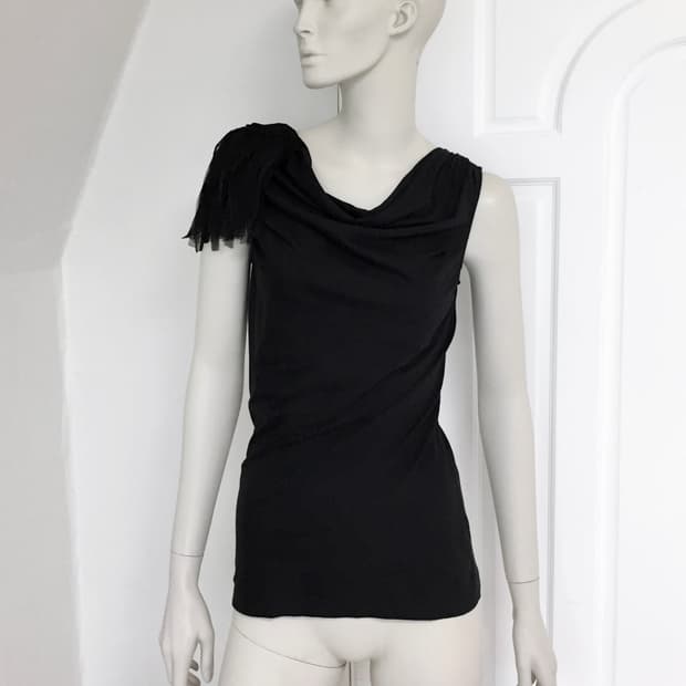 Gap Shoulder Point Sleeveless Top