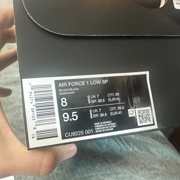 슈프림 에어포스 블랙 (양발 사이즈 다름)