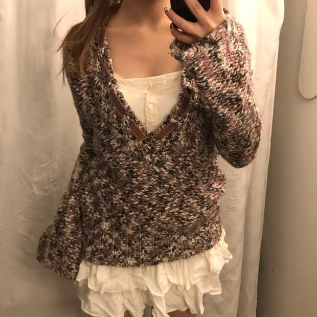 DKNY 도나카란 브이넥 라벤더 니트