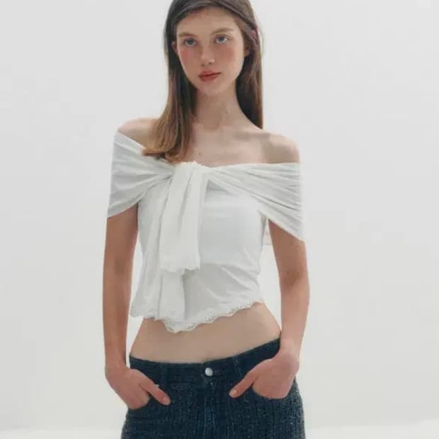 더티스 오프숄더 레이스 타이드 티셔츠