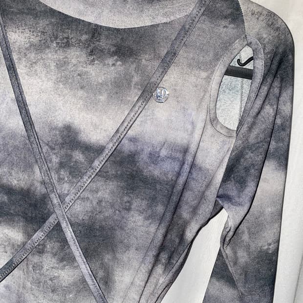 Cut out strap long sleeve 컷아웃 스트랩