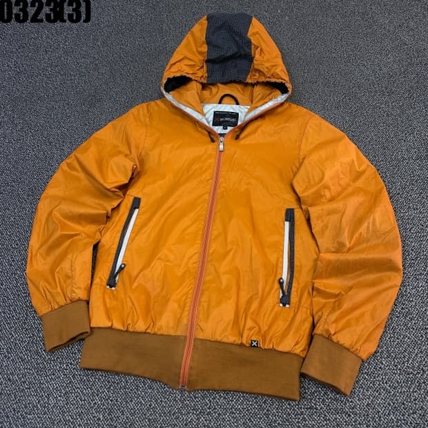 몬츄라 바람막이 자켓