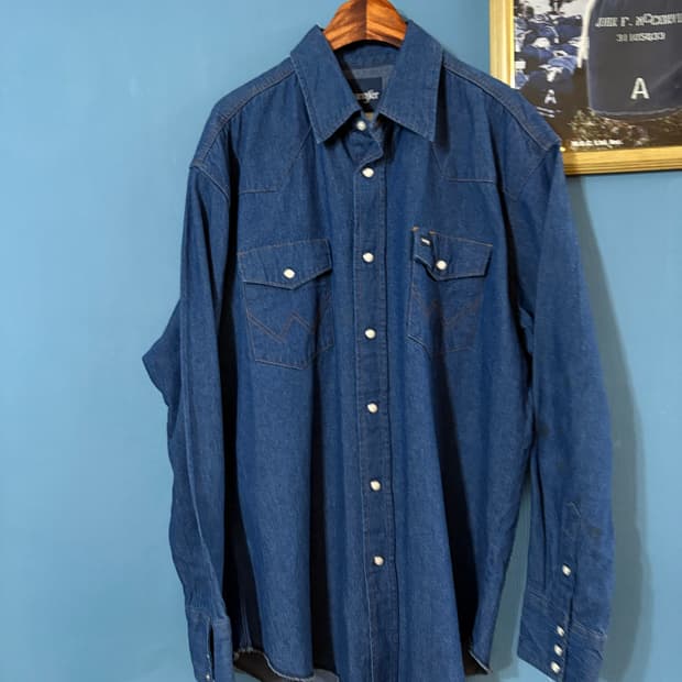 00‘s Wrangler Denim Western Shirt.