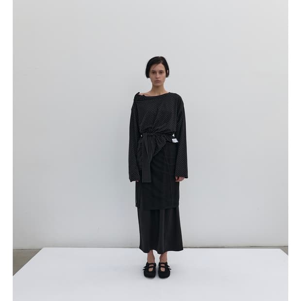 낫띵에브리띵 DIAGONAL STRIPE DETAIL TOP