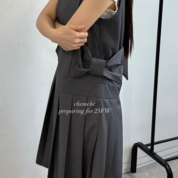 체메씨 플리츠원피스 차콜 판매해요